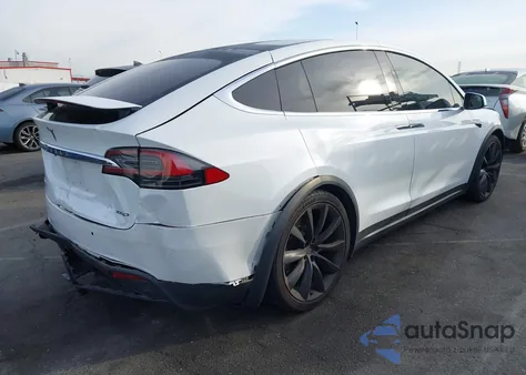 2018 Tesla Model X 100D/75D/P100D z USA, uszkodzony, nr VIN 5YJXCBE2XJF121293